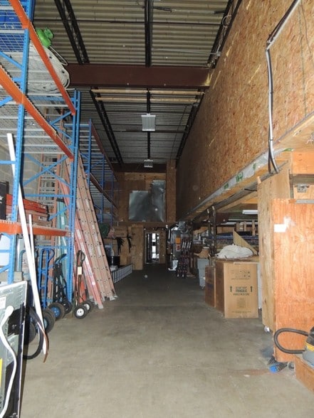 More Photos Of 5200-5300 Minnick Rd, Laurel Light Distribution For Lease