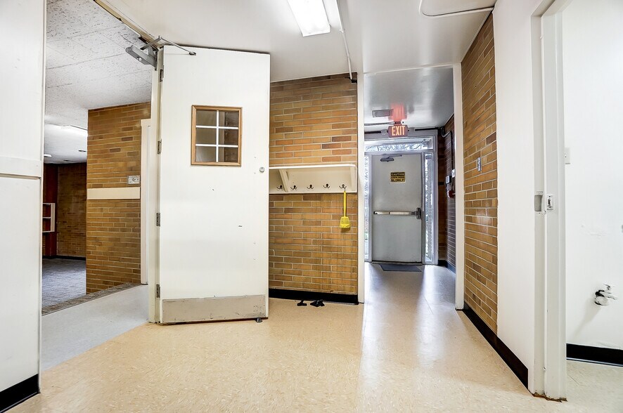 More Photos Of 1106 E High St, Springfield Schools For Sale