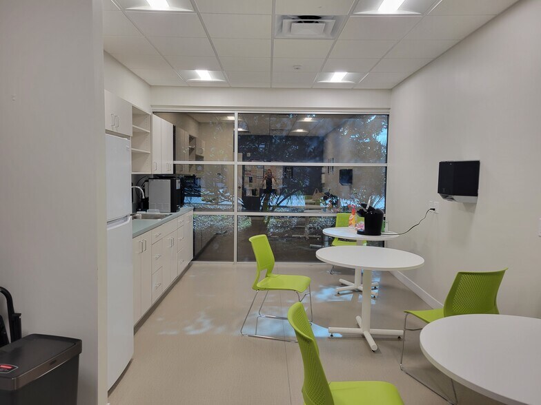 More Photos Of 3035 Lakeland Hills Blvd, Lakeland Medical For Lease