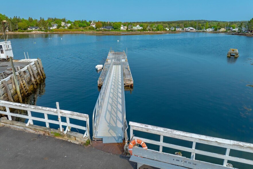 More Photos Of 88 Sargent St, Winter Harbor Freestanding For Sale