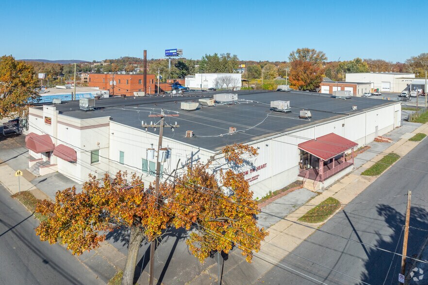 More Photos Of 951 S 13th St, Harrisburg Flex For Sale