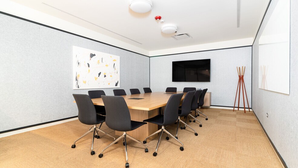 More Photos Of 167 N Green St, Chicago Coworking Space