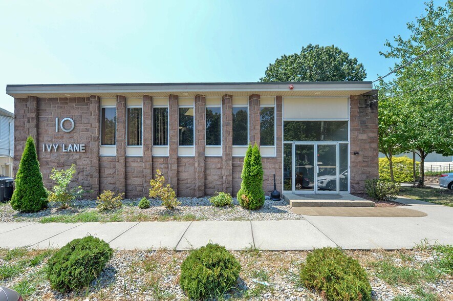 More Photos Of 10 W Ivy Ln, Englewood Office For Lease