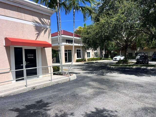 More Photos Of 733 Us-1, North Palm Beach Medical For Sale