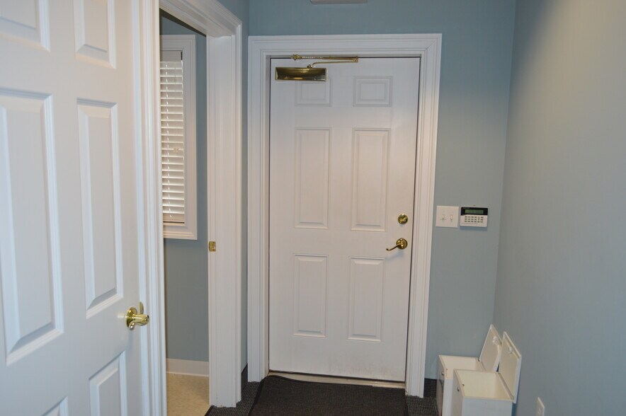 More Photos Of 66 N Main St, Sellersville Medical For Lease