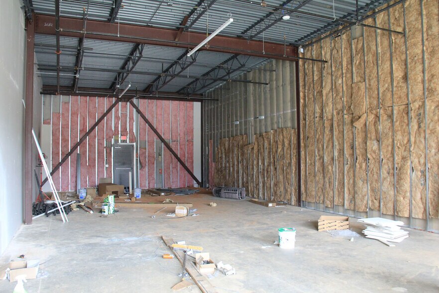 More Photos Of 1400 N Dickinson Dr, Rusk General Retail For Lease