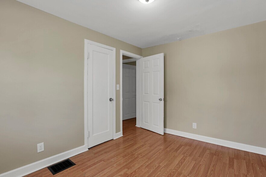 More Photos Of 1079 S James Rd, Columbus Apartments For Sale