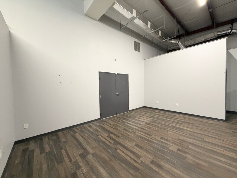 More Photos Of 16547 US Highway 19, Hudson Showroom For Lease