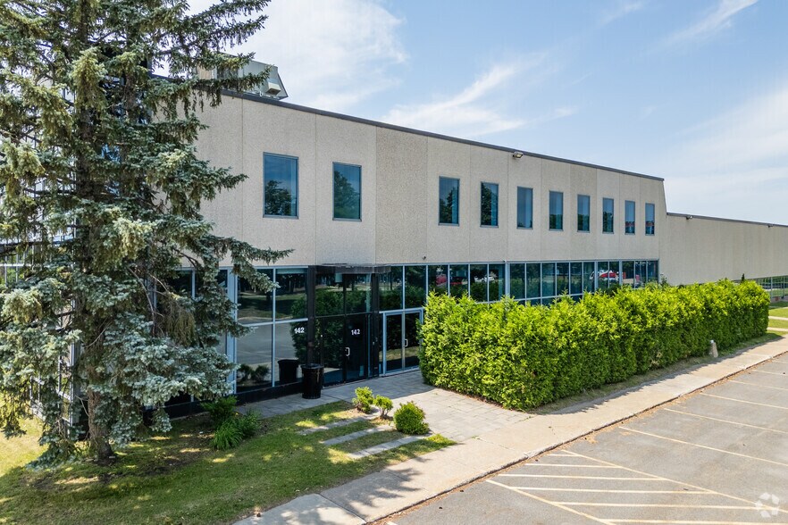 More Photos Of 7075 Pl Robert-Joncas, Saint-Laurent Light Distribution For Lease