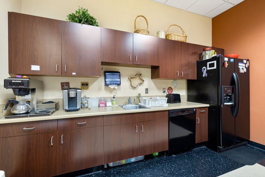 More Photos Of 550 S Paseo Dorotea, Palm Springs Medical For Sale