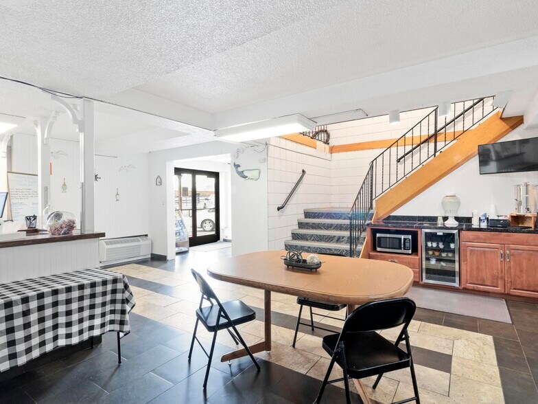 More Photos Of 100 W F St, Casper Hotel For Sale