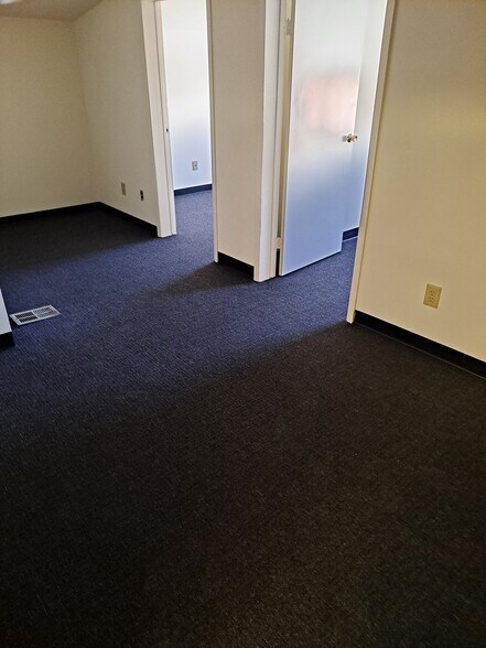 More Photos Of 1126 E Lincoln St, Banning Manufacturing For Lease