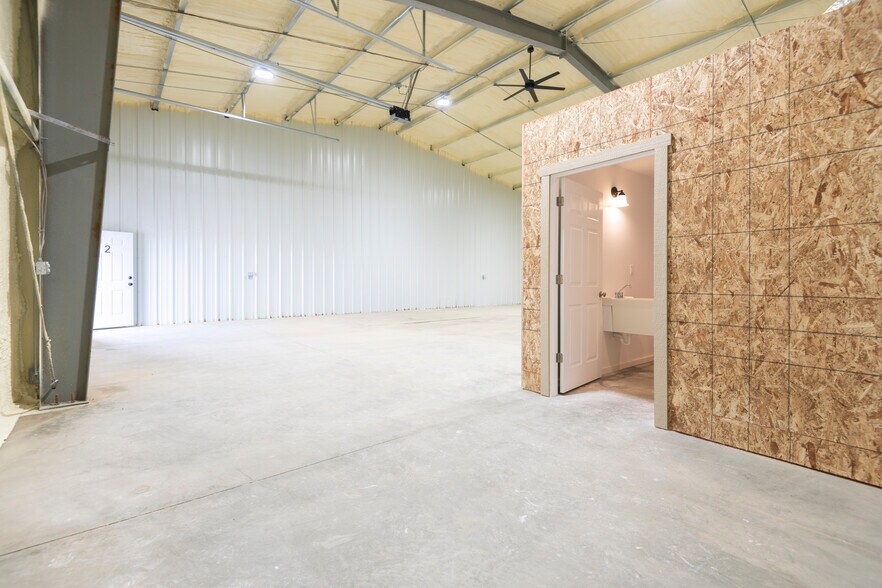 More Photos Of 2721 Wylie Dr, East Helena Flex For Sale