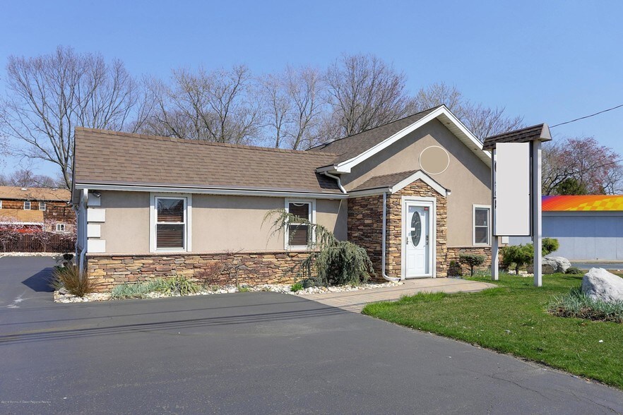 More Photos Of 937 US Highway 9, Sayreville Freestanding For Lease