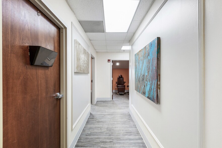 More Photos Of 1100-1108 Hospital Dr, Stockbridge Medical For Lease