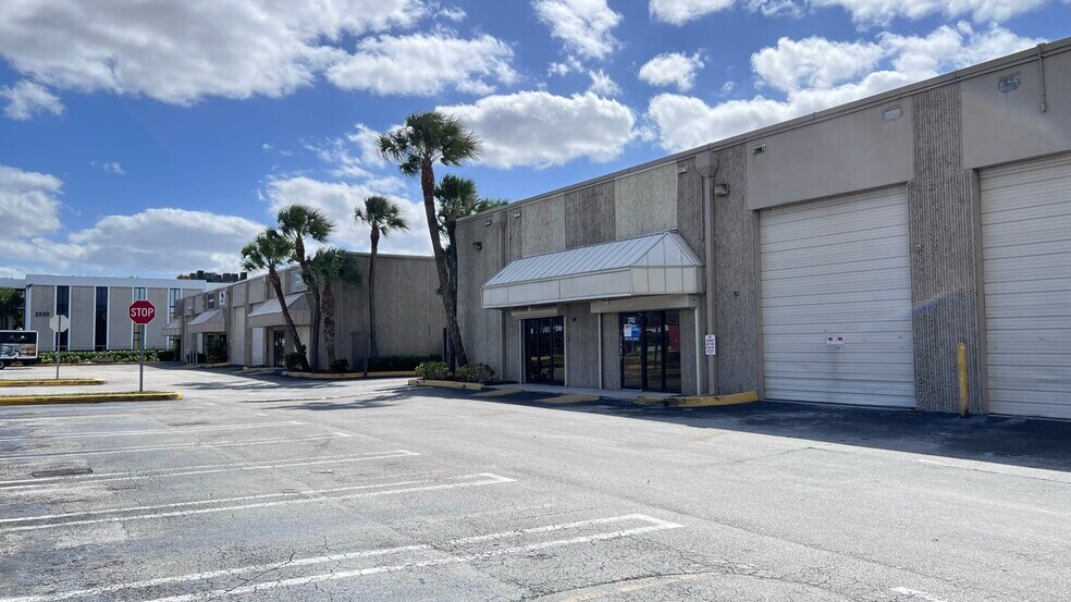 More Photos Of 2600-2634 NW 72nd Ave, Miami Warehouse For Lease