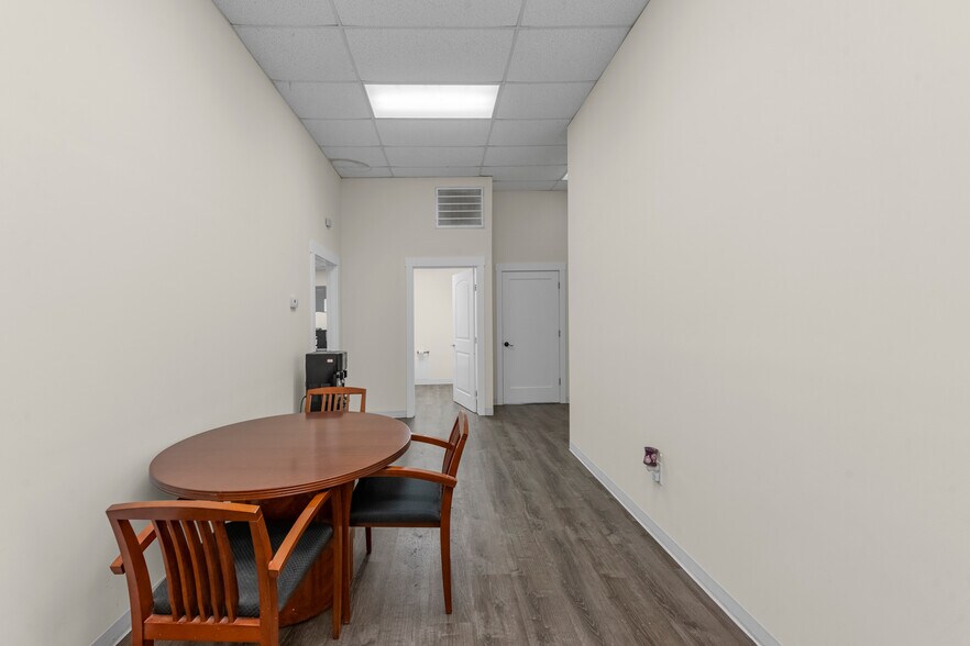 More Photos Of 3609 N Frazier St, Conroe Office For Sale