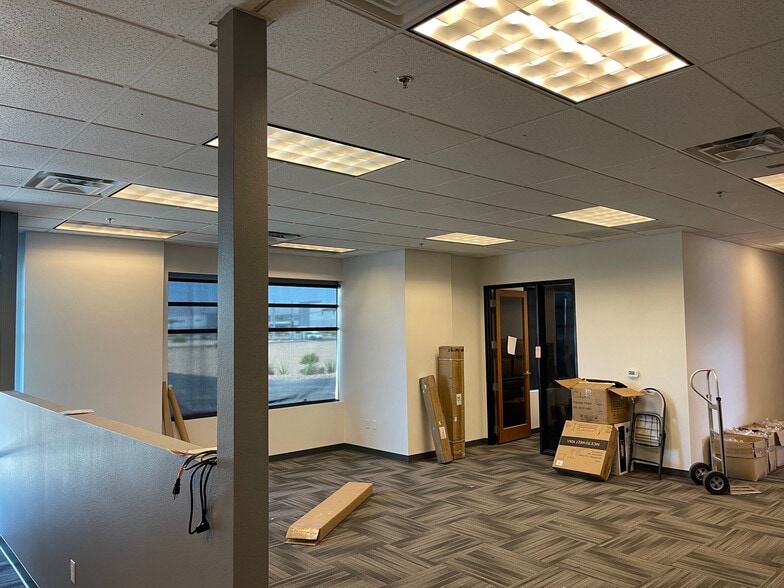 More Photos Of 3395 W Cheyenne Ave, North Las Vegas Light Manufacturing For Lease