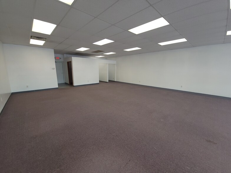 More Photos Of 1107 Scandia Trl, Forest Lake Service Station For Lease