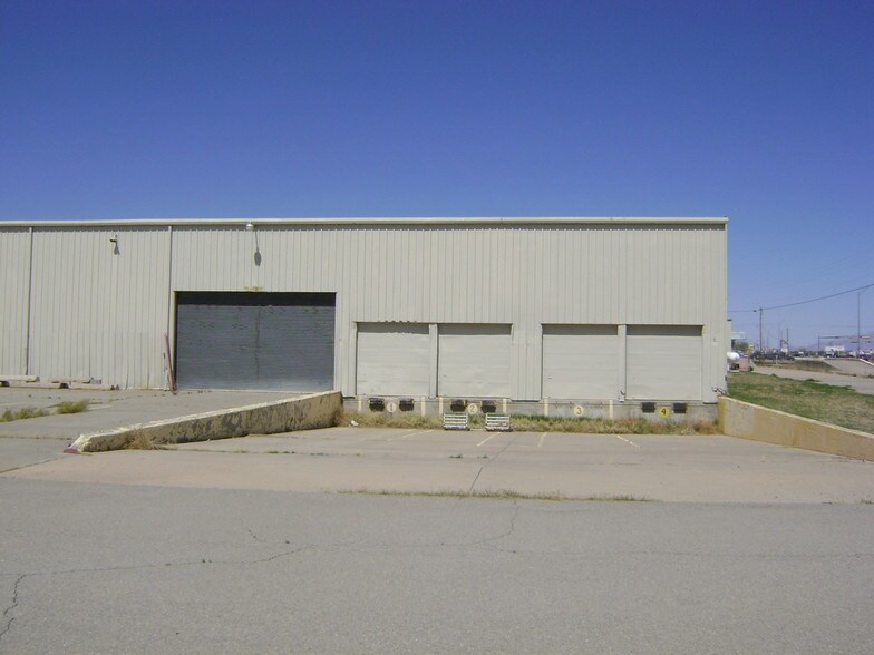 More Photos Of 110 W Borderland Rd, El Paso Warehouse For Lease
