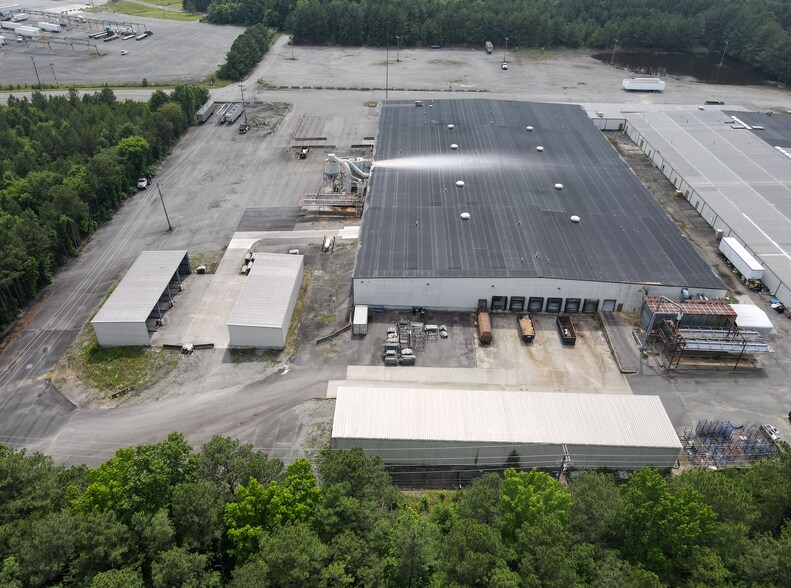 More Photos Of 16300 International St, Doswell Warehouse For Lease