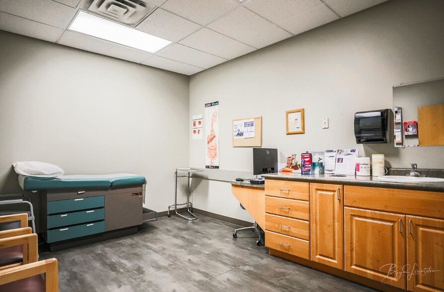 More Photos Of 368 E Riverside Dr, St George Medical For Sale