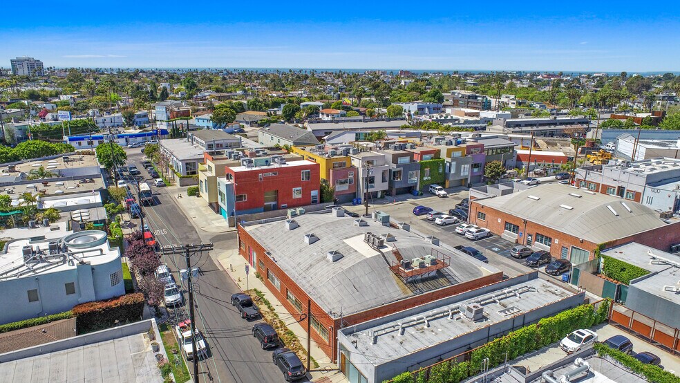 More Photos Of 523 Victoria Ave, Venice Loft Creative Space For Lease