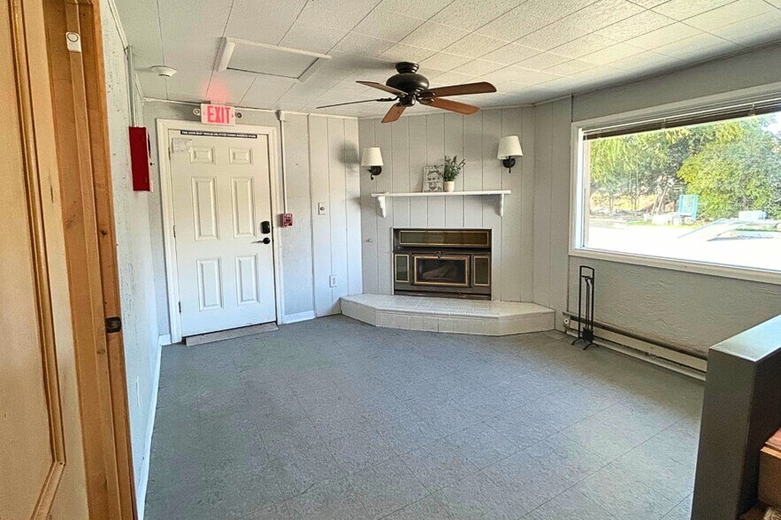 More Photos Of 1830 Addison Ave E, Twin Falls Office For Sale