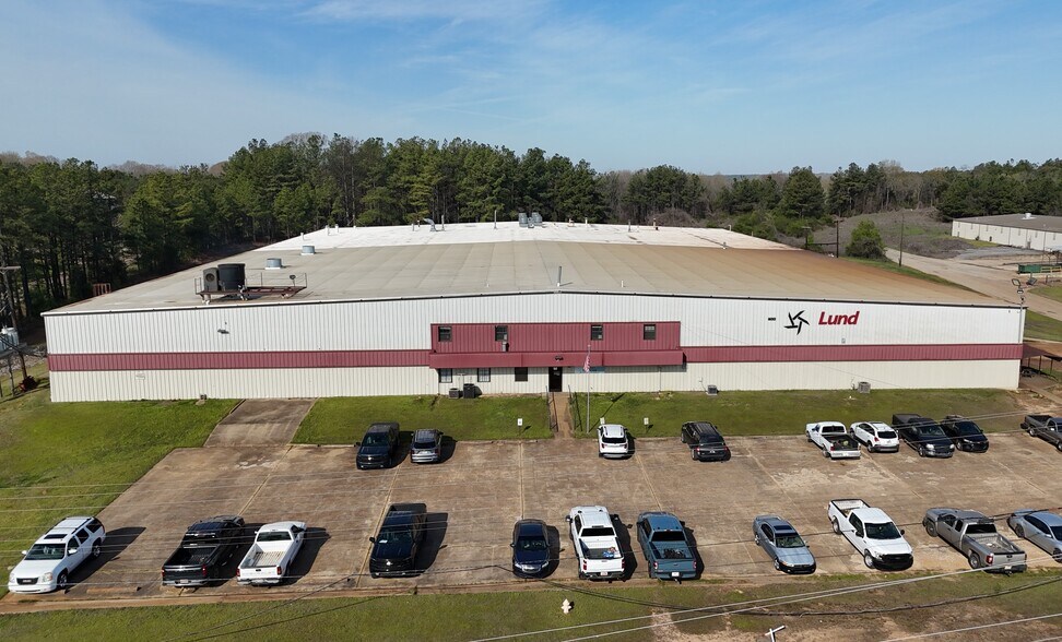 More Photos Of 400 E Industrial Park Rd, Holly Springs Manufacturing For Lease