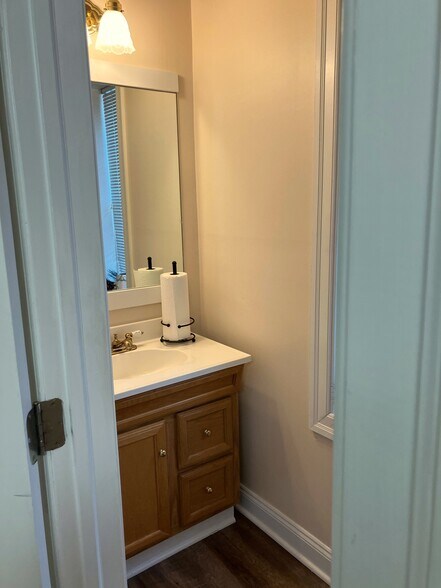 More Photos Of 56 Main St, Southampton Office For Lease