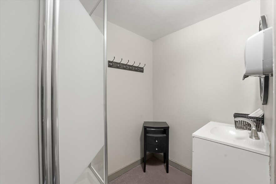 More Photos Of 14102 Pine Meadow Ln, Tomball Warehouse For Sale