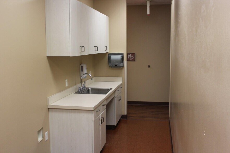 More Photos Of 2010 E Villa Maria Dr, Bryan Office For Lease