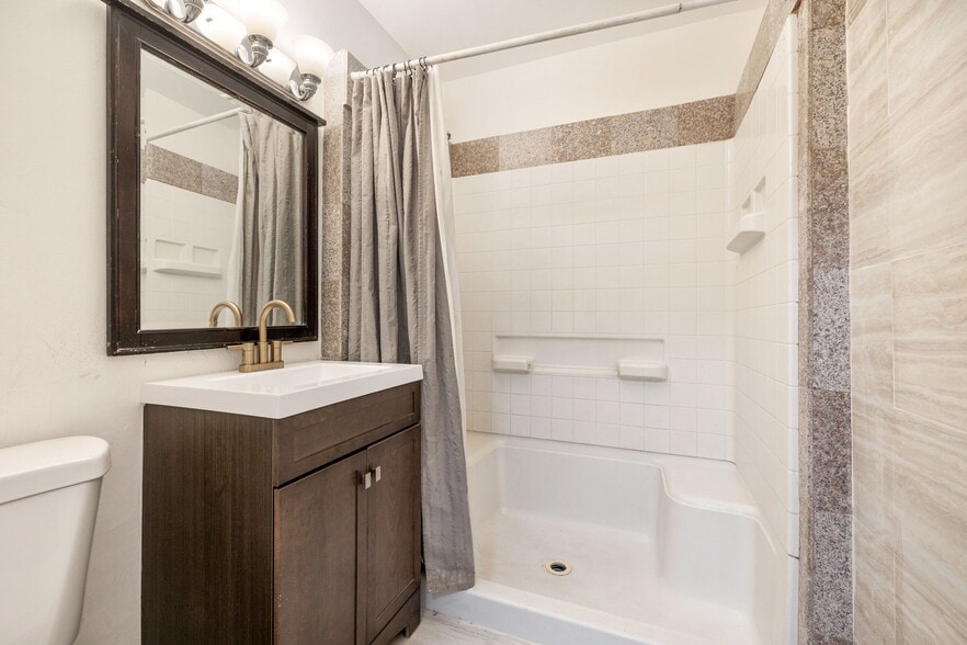 More Photos Of 1425 S Via Soledad, Palm Springs Apartments For Sale