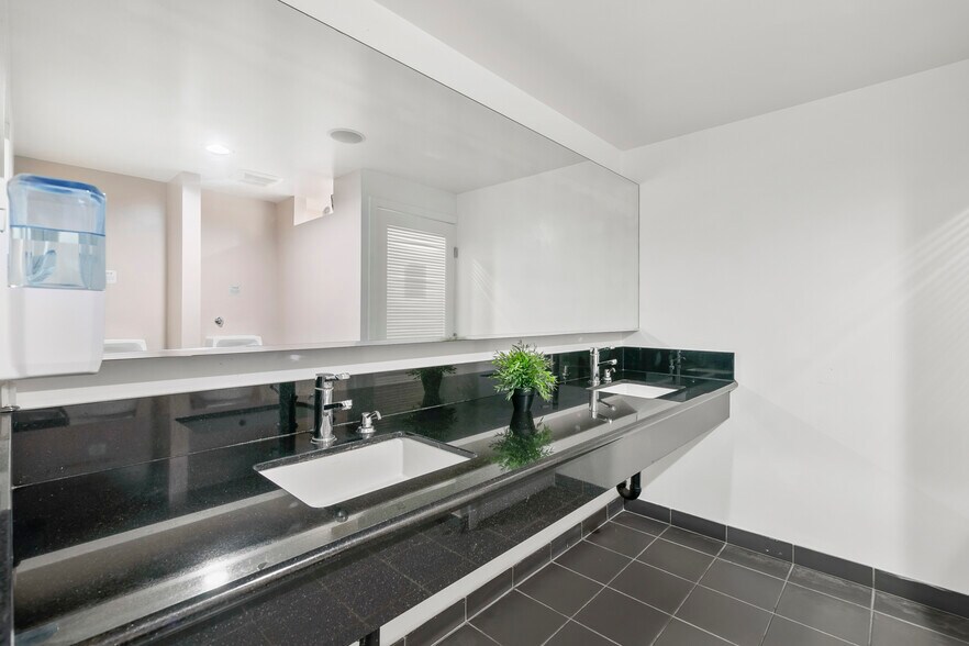 More Photos Of 2121 5th Ave, San Diego Office For Lease