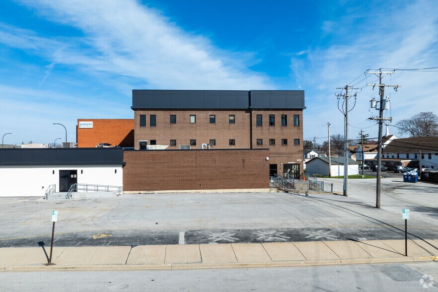 More Photos Of 6309-6313 W 95th St, Oak Lawn Medical For Lease