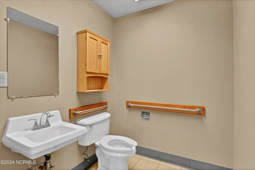 More Photos Of 333 Jefferson St, Whiteville Office For Sale