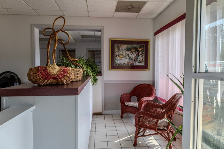 More Photos Of 710 N Walnut St, Fairmont General Retail For Sale