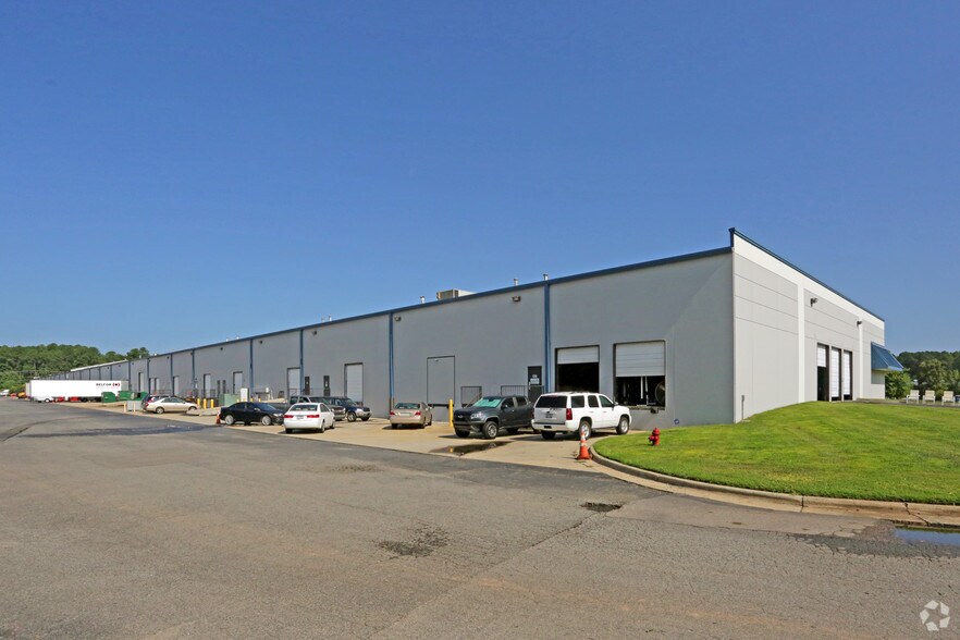 More Photos Of 2933 S Miami Blvd, Durham Light Manufacturing For Lease