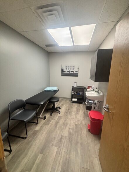More Photos Of 737 W Green Meadows Dr, Greenfield Medical For Lease