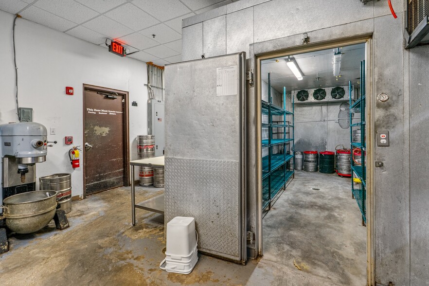 More Photos Of 4170 Us-1 Hwy, Edgewater Restaurant For Lease