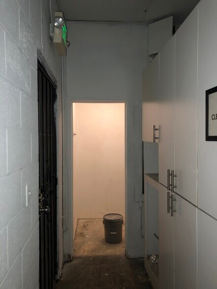 More Photos Of 17925-17955 Magnolia St, Fountain Valley Unknown For Lease