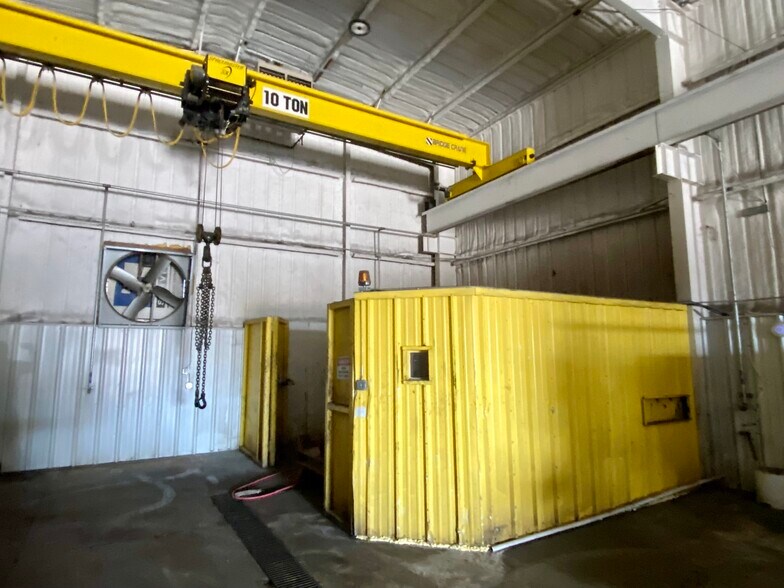 More Photos Of 1206 SE 4th St, Lindsay Manufacturing For Sale