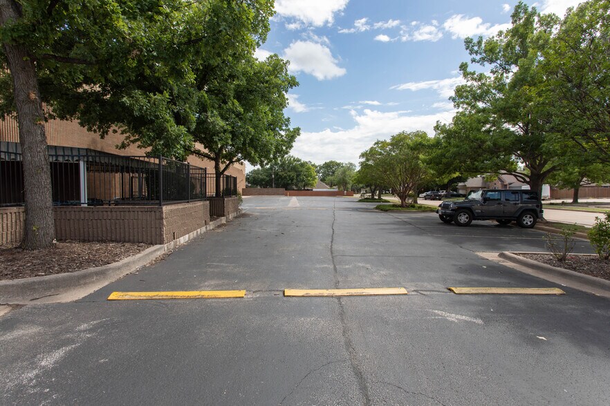 More Photos Of 2215 Southwest Pky, Wichita Falls Office For Lease