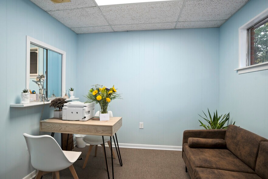 More Photos Of 130 N Main St, Petal Medical For Sale
