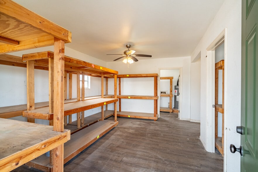 More Photos Of 401 W Simonds Rd, Seagoville Office For Sale