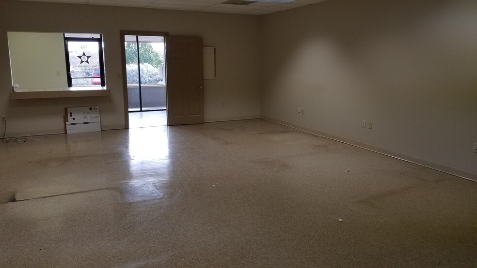 More Photos Of 12719 Spectrum Dr, San Antonio Light Manufacturing For Lease