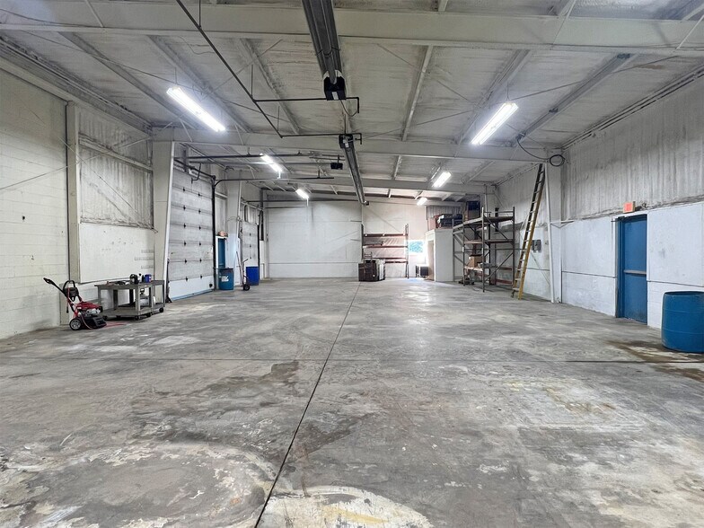 More Photos Of 4300 W Ridge Rd, Erie Manufacturing For Sale