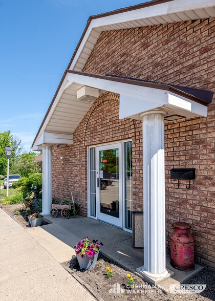 More Photos Of 29303 Euclid Ave, Wickliffe Restaurant For Sale