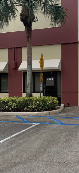 More Photos Of 3801-3899 SW 30th Ave, Fort Lauderdale Warehouse For Lease