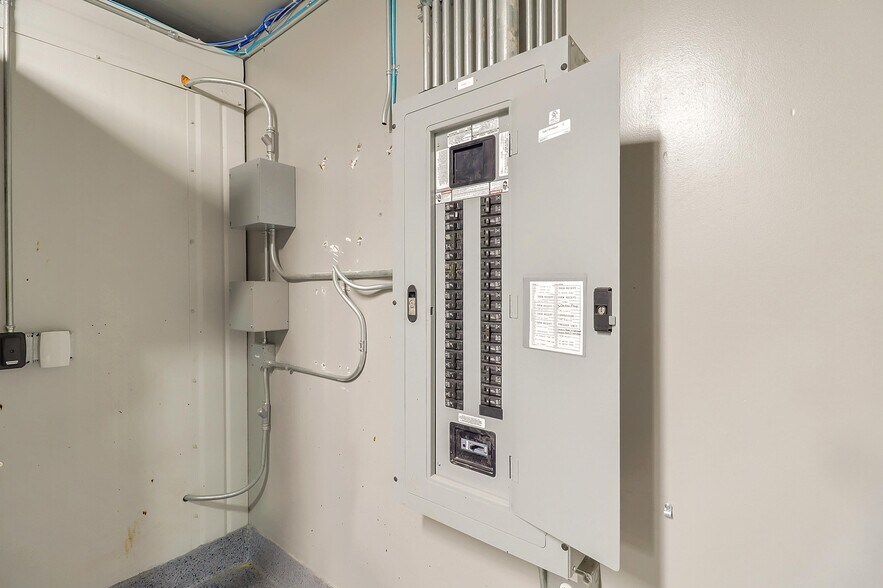 More Photos Of 1025 44th Ave, Oakland Warehouse For Sale